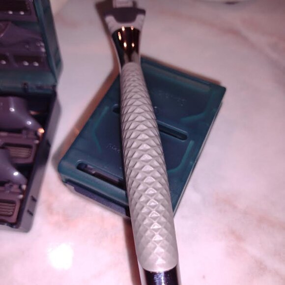 Harry's Razer ( Used ) - Picture 2 of 2